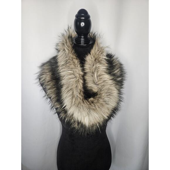 MICHAEL KORS Scarf Infinity Coyote Faux Fur - Picture 1 of 5